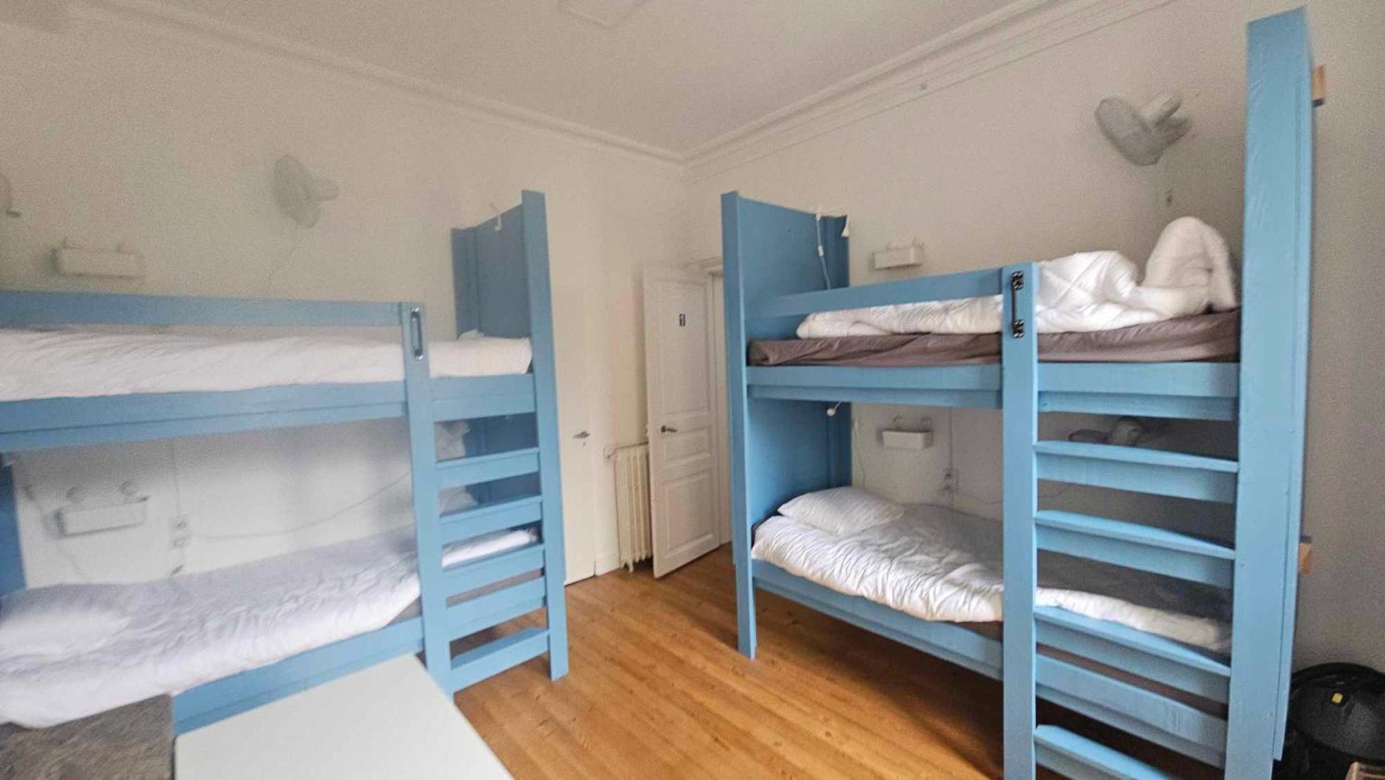 Bed In 6-Bed Mixed Dormitory Le Jardin Cafe Бордо Екстер'єр фото