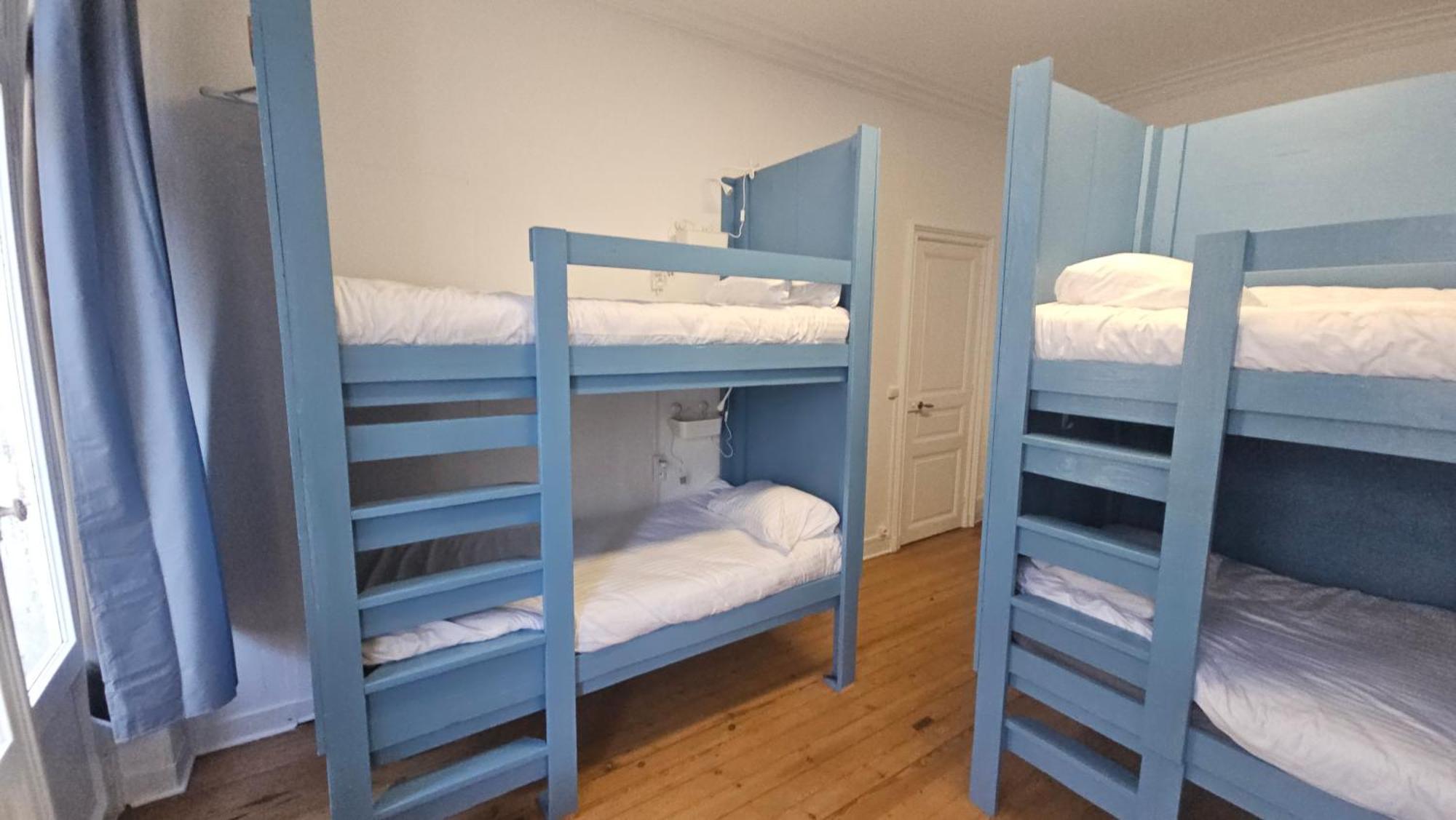 Bed In 6-Bed Mixed Dormitory Le Jardin Cafe Бордо Екстер'єр фото