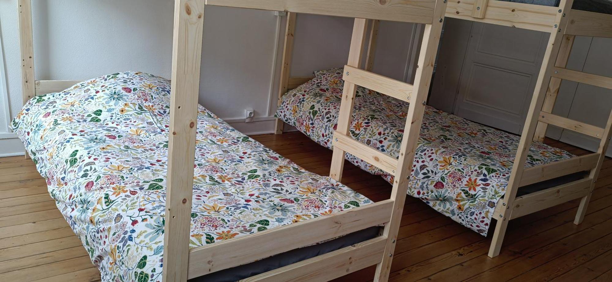 Bed In 6-Bed Mixed Dormitory Le Jardin Cafe Бордо Екстер'єр фото